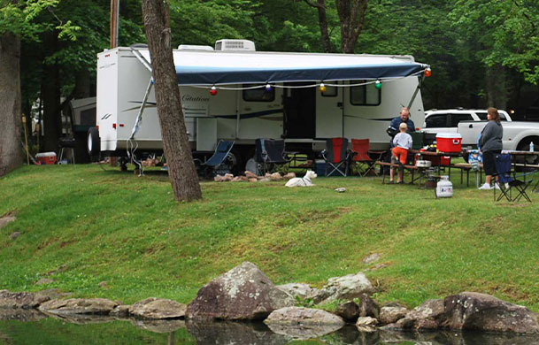 W/E/S-Streamside 30 Amp RV Site
